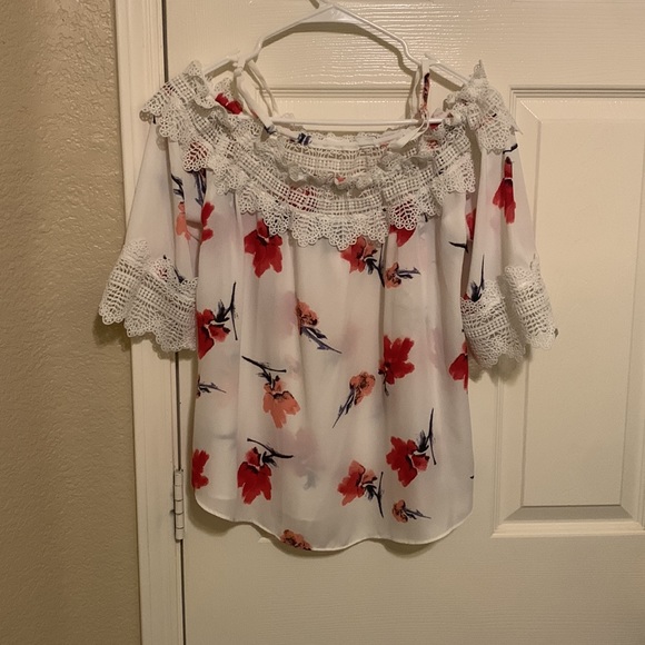 Midcut off shoulder shirt - Picture 4 of 4